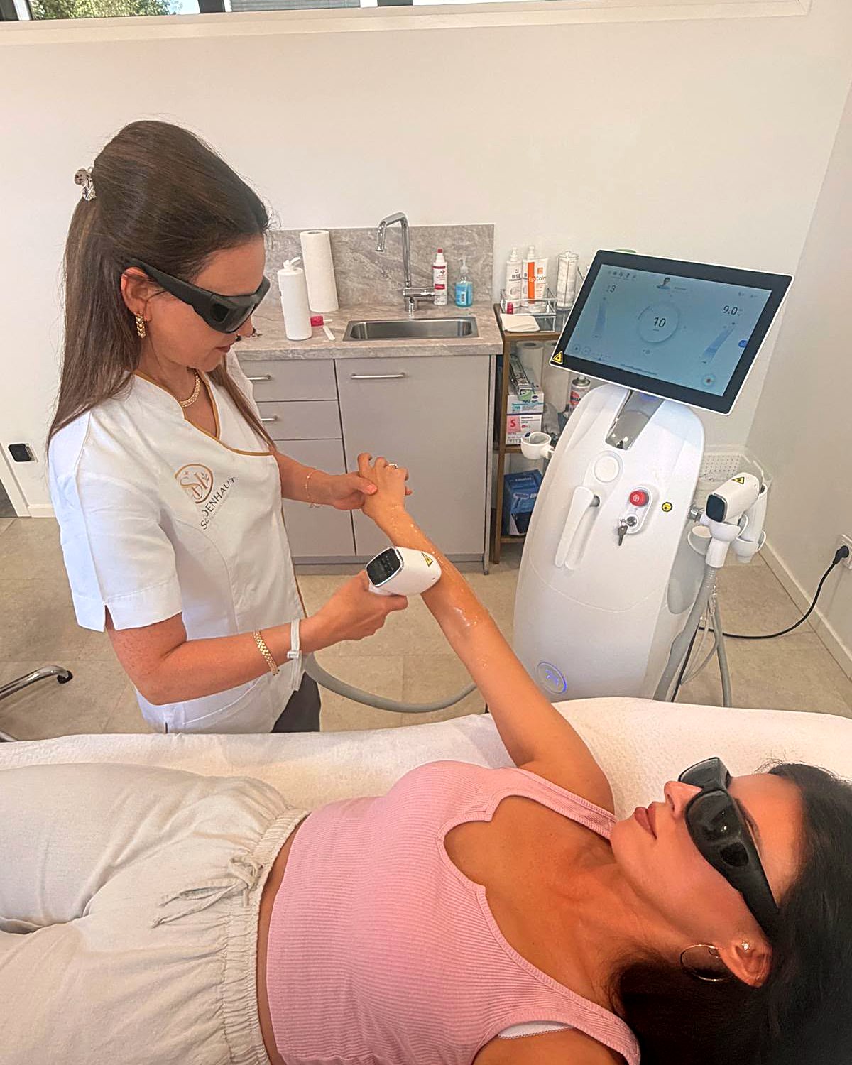 Laser-Haarentfernung und HydraFacial in Langen bei For You Aesthetic